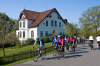 Bremen, Blockland: Radfahren auf dem Wmmedeich