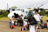 Costa Rica, Bahia Drake: Beladen des Lufttaxis auf dem Flughafen Drake