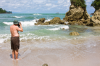 Costa Rica, Nationalpark Manuel Antonio: Fotografierender Tourist an costa-ricanischem Traumstrand 