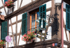 Frankreich, Elsass, Dambach-la-Ville: Ein hbsches Fachwerkhaus an der Place du March