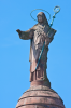 Frankreich, Elsass: Die Statue der Heiligen Odilie auf der Klosterkirche des Odilienberges