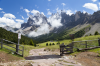 Italien, Sdtirol, Dolomiten: Der malerische Blick auf die Geislerspitzen und die Brogleshtte