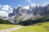 Italien, Sdtirol, Dolomiten: Der malerische Blick auf die Geislerspitzen