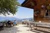 Italien, Sdtirol, Dolomiten: Touristen genieen den Ausblick von der Tuffalm