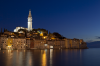 Kroatien, Istrien, Rovinj: Die pittoreske Altstadt in der Blauen Stunde