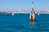 Venedig, Veneto, Italien: Blick vom Lido auf das Centro Storico mit dem markanten Campanile